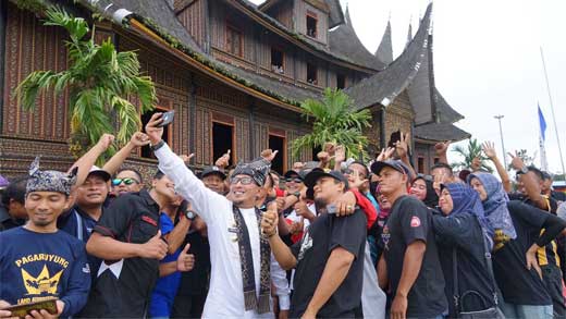 Automotive Community Sumbar Riau Jambi Kopdar di Istano Basa Pagaruyung
