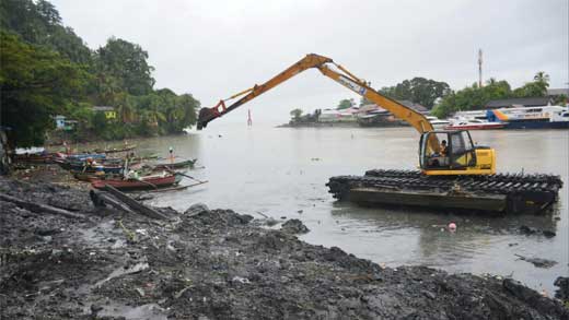 BWS Sumatera V Bantu Pengerukan Sedimen Sungai Batang Arau di Kota Padang