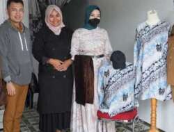 Dekranasda Padang Panjang Berikan Seragam Batik Kepada Penyandang Disabilitas