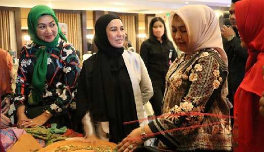 Diskop dan UKM Gelar Temu Bisnis Kerajinan Sumbar di Medan