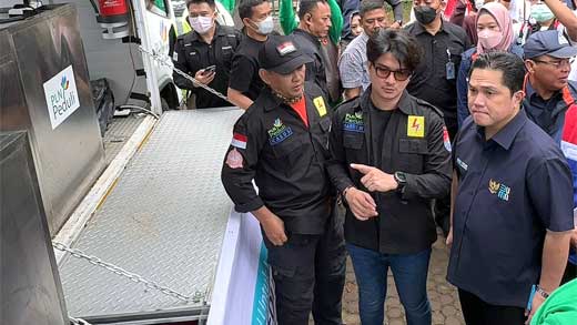 Menteri BUMN Erick Thohir tinjau food truck PLN Peduli di Posko bersama BUMN Cianjur, Jawa Barat