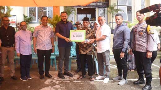 Wako Padang Panjang, Fadly Amran serahkan bantuan BLT BBM Tahap I