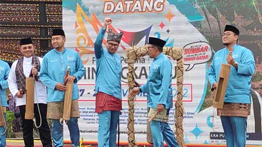 Pembukaan Festival Pesona Minangkabau V di Istano Basa Pagaruyung, Tanah Datar