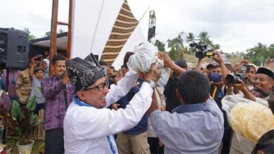 Masyarakat dan Perantau Ramai Kunjungi Festival Tenun Tanjuang Bonai di Piubuah