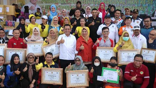 Kegiatan Senam Sehat dalam Rangka Peringatan Hari Kesehatan Nasional (HKN) ke-58 di Halaman Gedung Daerah, Tanjungpinang