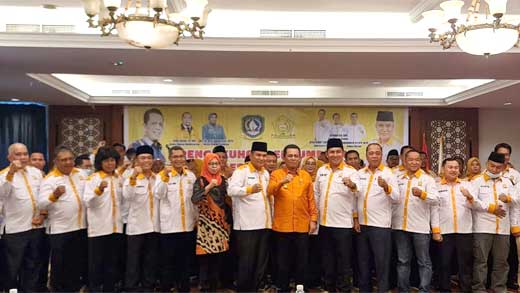 Gubernur Kepri Serahkan Beasiswa dan Kukuhkan Anak Negeri Cinta Pendidikan di Batam 1 pengukuhan Anak Negeri Cinta Pendidikan
