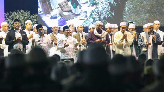 Gus Muhaimin Larut Sholawatan Bersama Puluhan Ribu Jamaah Riyadlul Jannah