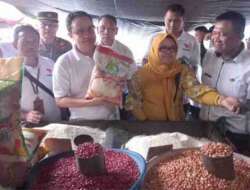 Jerry Sambuaga Meninjau Langsung Harga Dan Ketersediaan Barang Kebutuhan Pokok (Bapok) Di Pasar Tondano