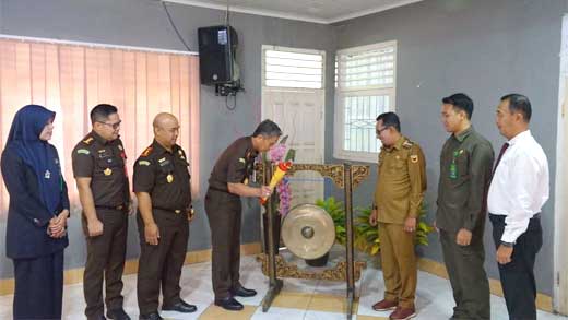 Kajati Sumbar Resmikan Rumah Restorative Justice Nagari Limo Kaum dan Rambatan 1 Kajati Sumbar Resmikan Rumah Restorative Justice Nagari Limo Kaum dan Rambatan