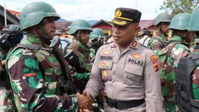 Siaga Jelang Kalender Kamtibmas, Kapolres Yapen Lepas Ratusan Personel TNI – Polri