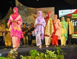 Ketua Dekranasda Kota Padang Hadiri Minangkabau Fashion Festival 2022