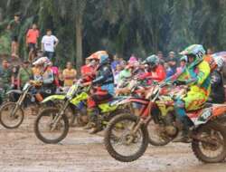 Yonmarhanlan II Padang Gelar Motocross Grasstrack di Pasaman Barat