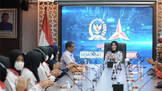 Rezka Oktoberia sambut kedatangan Paskibraka Limapuluh Kota sambangi DPR-RI