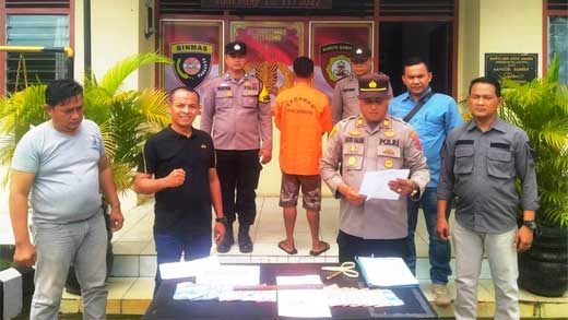 Seorang Pemuda diamankan Anggota Unit SatReskrim Polsek Sitiung I Koto Agung di Tenayan Raya, Pekanbaru, Riau, diduga telah melakukan penggelapan hewan ternak sapi di Jorong Lubuk Pendo, Nagari Tabek, Kecamatan Timpeh, Kabupaten Dharmasraya