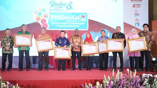 Wamendagri Berharap Pemda dan Desa Berperan Penting dalam Transformasi Digital Ekonomi 1 penghargaan Upakarya Wanua Nugraha 2022