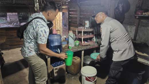 Operasi Pekat Singgalang 2022, Polsek Koto Baru Sita 40 Liter Tuak 1 Polsek Koto Baru Sita 40 Liter Tuak