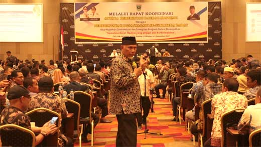 Gubernur Mahyeldi dalam Rapat Koordinasi Gubernur dan Wali Nagari/ Kepala Desa se Sumbar, di Ballroom ZHM Premiere Hotel, Padang