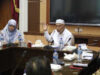 Rapat Penyelamatan Ikan Endemik Danau Singkarak bersama Gubernur Sumatera Barat, Mahyeldi, Kepala Dinas Kelautan dan Perikanan, Desniarti, Kepala Kesbangpol, Kepala Dinas Perhubungan, Kepala Dinas Lingkungan Hidup, Kepala Balitbang, serta beberapa jajaran Forkopimda terkait di Ruang Rapat Istana Gubernuran