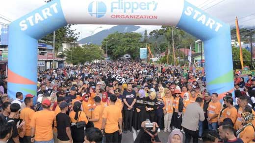 Ribuan Warga Kota Padang Panjang Ikuti Jalan Sehat Flipper's 1 Ribuan Warga Kota Padang Panjang Ikuti Jalan Sehat Flippers