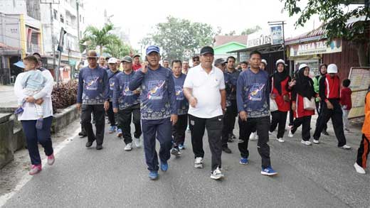 Wabup Asahan Lepas Peserta Gerak Jalan Santai HUT Korpri ke-51 1 Wabup Asahan Lepas Peserta Gerak Jalan Santai HUT Korpri ke-51