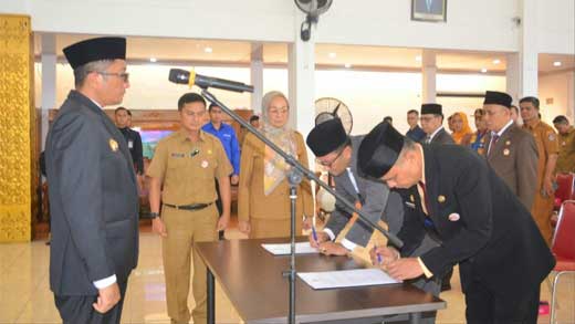 Hendri Septa lantik 5 Pejabat Struktural