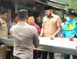 Wako Padang Panjang Bantu Warga Terdampak Angin Kencang