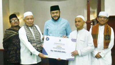 Wako Padang Panjang Serahkan Bantuan 150 Juta Untuk Pembelian Lahan Parkir Masjid Jihad