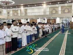 Warga Padang Panjang Laksanakan Salat Gerhana