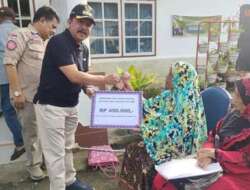 Wawako Padang Panjang Salurkan BLT BBM di Kelurahan Ganting
