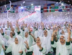 santri Pondok Pesantren Sunan Pandanaran saat menampilkan koreografi yang atraktif