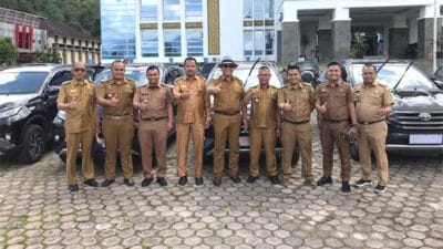 Berprestasi, 8 Camat Dapat Reward Mobil Dinas dari Bupati Solok