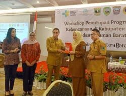 Kepala DPPKBP3A Pasbar Raih Penghargaan Perempuan Penggerak Pencegahan KBG Sumbar