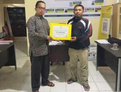 Baznas Padang Panjang Berikan Bantuan Pengobatan untuk Apriyonopi