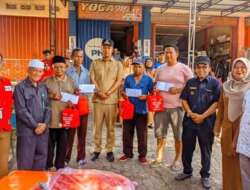 Bupati Sijunjung Serahkan Bantuan untuk Korban Kebakaran di Nagari Palangki