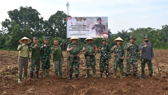 Dandim-0412-Lampung-Utara-Kembali-Tanam-Jagung-di-Lahan-Ketahanan-Pangan-TNI-AD