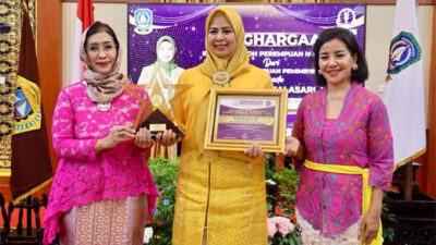 Ketua Tp-Pkk Kepri Terima Penghargaan Sebagai Dewan Pembina Ppi Terbaik Nasional 2022