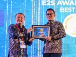 Dirut PLN Diganjar Penghargaan dari Komunitas Wartawan Energi