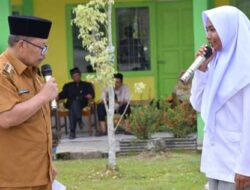 Dua Siswa SMKN 1 Tanjung Raya Dapat Beasiswa Khusus