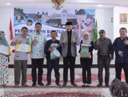 Fadly Amran Serahkan Bantuan Mesin Peralatan kepada 110 Pelaku Usaha