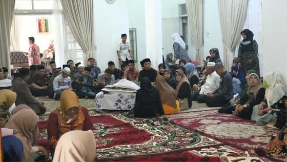 Gubernur Sumbar Lepas Jenazah Ibunda Sekda Hansastri ke Peristirahatan Terakhir 1 Gubernur Sumbar Lepas Jenazah Ibunda Sekda Hansastri ke Peristirahatan Terakhir