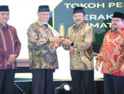 Gubernur Dan Wagub Sumbar Terima Anugerah Baznaz Award 2022