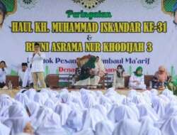 Ketua Umum PKB, Gus Muhaimin dalam haul di tanah kelahiran KH. Muhammad Iskandar di Desa Pugeran, Kecamatan Gondang, Mojokerto, Jawa Timur