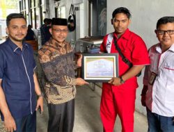 Haji Uma Berikan Penghargaan Untuk Fadli Juta, Karyawan Spbu Di Subulussalam, Ini Alasannya