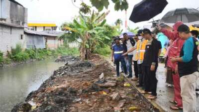 Keruk Sedimen Sungai Banda Jati, Wako Padang: Terima Kasih Bws Sumatera V!