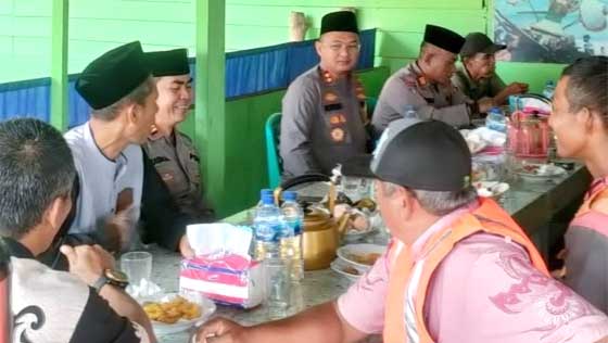 Kapolres Dharmasraya Curhat Jumat Kamtibmas dengan Tokoh Masyarakat Pulau Punjung 1 Kapolres Dharmasraya Curhat Jumat Kamtibmas dengan Tokoh Masyarakat Pulau Punjung