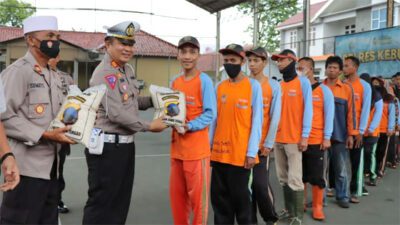 Kapolres Kebumen Undang Pasukan Oranye Gerakan Sapu Lidi Kebumen Bersih Bolo Sewu