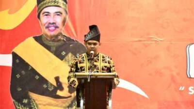 Gubernur Riau Buka Pagelaran Seni Budaya Melayu Berdendang Di Anjungan Riau Tmii Jakarta