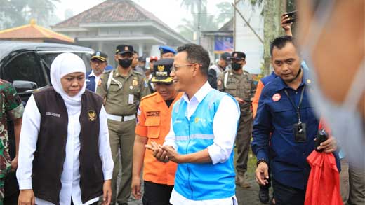 Khofifah Indar Parawansa tinjau pengungsi