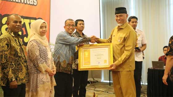 Gubernur Sumbar Serahkan Penghargaan Siddhakarya 2022 1 Penghargaan Siddhakarya 2022