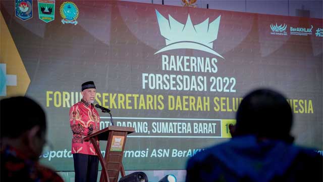 Gubernur Sumbar Minta Fungsi Baznas Dimaksimalkan Turunkan Angka Kemiskinan Ekstrem 1 Mahyeldi-dalam-Rakernas-Forsesdasi